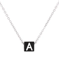 Collier minimaliste avec pendentif cube noir et lettre A blanche en acier inoxydable - Lettre A (KN238004-Z)