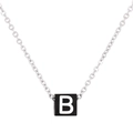 Collier cube noir minimaliste avec lettre B blanche sur une chaîne en acier titane argenté - Lettre B (KN238005-Z)