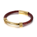 Bracciale da uomo in pelle intrecciata rossa con tubo dorato curvo e cristalli lucidi - 21cm / Pelle Rossa Colore Oro (KB111846-K)
