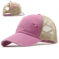 Roze distressed honkbalpet met ademend gaas en elastische kruisband voor een paardenstaart - Roze
