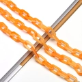 Dettaglio catena per occhiali in acrilico arancione brillante con maglie ovali - N. 11 (Arancione Brillante)
