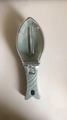 Hellgrüner Fischschuppen-Entferner mit transparentem Deckel und Metallklinge - Blau