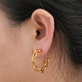 Orecchini a cerchio a C in acciaio inossidabile placcato oro 18K con design a catena - Oro