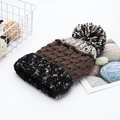 Gorro de invierno de punto grueso con pompón tricolor negro, marrón y beige - M (56-58cm) / Marrón