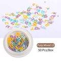 Detailansicht der 50er Box mit bunten Holzschliff-Alphabet-Dekorationen für Nail Art - 13# Buchstaben