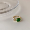Anillo abierto vintage dorado con ópalo verde cuadrado y gema blanca redonda fija - Anillo Abierto de Gema Verde y Blanca Dorada (J2581)