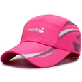 Cappellino sportivo rosa ad asciugatura rapida con strisce riflettenti e logo - Regolabile / Rosso Rosa