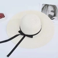 Cappello di paglia bianco a tesa larga con elegante fiocco nero per vacanze estive mare - Taglia unica / Bianco