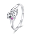 Detail van zilveren knuffelring met paarse edelsteen en sprankelende witte zirkoonaccenten - Stijl 005 / Antiek Zilver