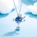 Collana universo cosmico con sfera blu stellata, ciondoli luna e stella zirconi - Astronauta del Pianeta Blu