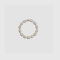 Detalle de anillo artesanal de perlas barrocas de agua dulce con cuenta de metal - Anillo de Perlas de Agua Dulce Liso