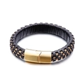 Bracciale da uomo in pelle nera intrecciata con fili dorati e fibbia in metallo lucido - Oro (KB113671-KFC)