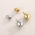 Vista detallada de pequeños cascabeles de acero inoxidable oro y plata para joyería - 5mm / Color Acero