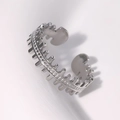 Anello regolabile in acciaio argento con bordi a ingranaggio e dettagli a micro sfere - Regolabile / Color Acciaio
