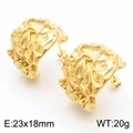 Orecchini a cerchio dorati irregolari a forma di C con design lava, misura 23x18mm - Stile Pieghettato Irregolare Dorato (KE112262-MZOZ)