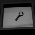 Primer plano de pendientes punk negros de acero inoxidable con colgantes rectangulares - Clip de oreja sin agujero-Negro (1 unidad)