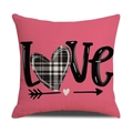 Detail van roze kussensloop met zwarte LOVE-letters en een geruit hartpatroon - 45*45cm (Alleen kussensloop) / Roze Love Geruit Hart (YMV25-4)