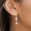 Orecchini pendenti di lusso con zirconi marquise e perle a goccia in finitura argento - Oro Bianco