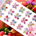 Detalle de pegatinas de mariposas de diamantes acrílicos de colores para decoración facial - Mariposa Colorida