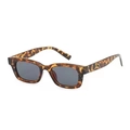 Détail de lunettes de soleil vintage en écailles avec monture rectangulaire et charnière dorée - Monture Écaille Verres Gris