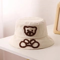 Detailansicht eines cremefarbenen Sonnenhutes mit süßer Bärenstickerei aus Frottee - Kopfumfang 52cm / Beige