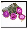 Macro di ciondoli in agata viola con bordi placcati oro su base di pietra grezza - Rosa Rosso
