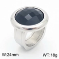 Anello in acciaio al titanio argentato con grande pietra in vetro nero sfaccettata - US 6 / Argento con gemma nera