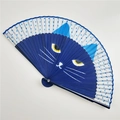 Detalle de cara de gato azul de dibujos animados y lunares en abanico japonés - Paquete Individual (Bambú Secundario) / Gato Azul