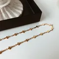 Dettaglio di un girocollo in acciaio placcato oro con maglie a forma di croce lucida - 37+5cm / Oro