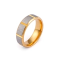 Anello bicolore in acciaio inossidabile con finitura spazzolata e bordi dorati - US 10 / Modello da Uomo (KR47317-K)