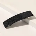 Détail de la pince à cheveux carrée noire avec paillettes blanches et ressort en métal - Noir Pailleté