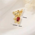 Détail du pendentif ours avec zircon rouge montrant une hauteur 20,6mm et largeur 14,92mm - Ours Gemme Rouge