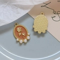 Front and back detail of rose relief alloy pendant with pearls and gold grid texture - 8# Camel with Pearl