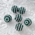 Détail de perles sphériques avec strass verts et blancs sur fond de tissu blanc - 11# Rayures Contrastées Vert Foncé (Simple)