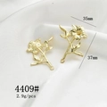 Makroansicht goldene Rosen- und Blattanhänger mit Maßen 35x37mm und Gewicht 2,9g - 4409# Goldene Blumenanhänger
