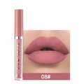 Detalle de labial líquido mate rosa tono 08 en labios y empaque con acabado sedoso - 08#