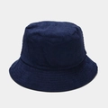 Dettaglio del cappello a secchiello in velluto a coste blu scuro con trama a coste spesse - M (56-58cm) / Blu navy