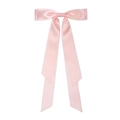 Détail d'un nœud papillon en satin rose avec de longs rubans sur fond blanc - Rose Clair