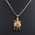 Collana con ciondolo a tartaruga dorata con pietre colorate e zirconi scintillanti - Pietra Principale Verde Oliva Tartaruga in Zirconia Colorata