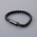Bracciale da uomo intrecciato con perline nere e chiusura magnetica elegante - Colore Nero (KB180730-JR)