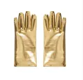 Primer plano de guantes dorados metálicos con acabado brillante para espectáculos - Dorado