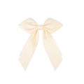 Détail d'un nœud papillon en satin beige crème avec de longs rubans et une texture soyeuse - Beige
