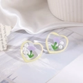 Herzförmige Sommer-Ohrstecker mit transparentem Tulpendesign und weißen Perlen - A63 Tulpen Perlen Herz Ohrstecker / Gelb