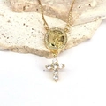Collana con medaglione Vergine Maria dorata e croce di zirconi su sfondo di pietra - Stile 4
