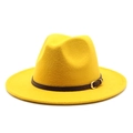 Classico cappello fedora in lana giallo brillante con cinturino in pelle marrone e fibbia - L (59-61cm) / Giallo