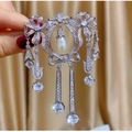 Lussuosa spilla a fiocco in argento con zirconi e nappa di perle a goccia - Stile Fiocco Nappina Argento (TB1183)