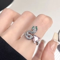 Detail von Schlangenring mit herzförmigem rosa Zirkon und grünen Edelsteinaugen auf Silber - Silberne Schlange Rosa Zirkonia Offener Ring (JZ3016)