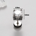 Dettaglio macro dell'orecchino da uomo vintage con dimensioni 0,79 cm e zircone cubico - Stile Quadrato Lucido (S54)