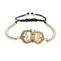 Dettaglio del bracciale regolabile con perle in metallo tricolore e ciondolo in zirconi - Stella Esagonale Cava