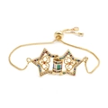 Dettaglio del bracciale dorato regolabile con ciondoli a stella e zirconi colorati - Stile 4-Oro Doppia Stella Zircone Multicolore